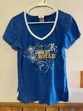 General Merchandise Kansas City Royals women size MEDIUM vneck fandom